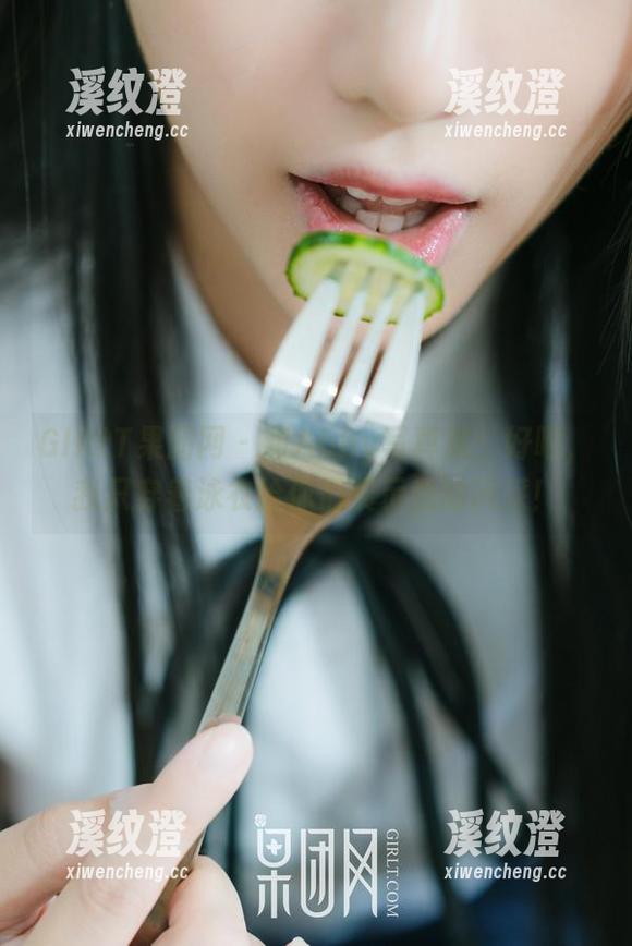 GIRLT果团网-甜Abby GIRLT果团网 - 甜Abby写真集:好吧,我只穿着泳衣给你们展示我的风采!