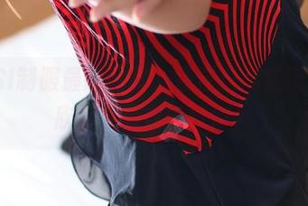 ROSI制服最新图集，警告！高能沉浸式欣赏，请自备纸巾！