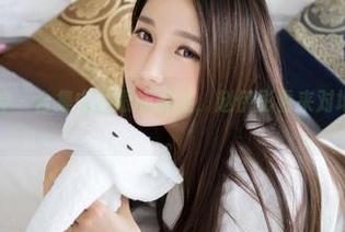 TGOD推女神 – 合集中扎眼的裸足，赵伊彤看来对地板有种情愫。