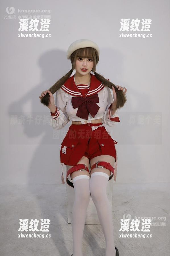 那条牛仔裤搭配Tina很妖孽呀，真是个美图中的无敌组合！