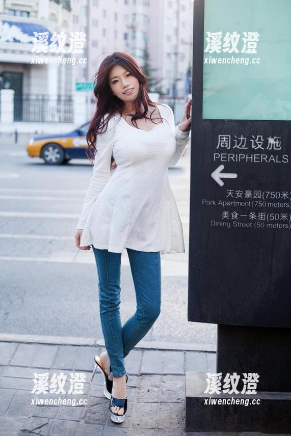 TuiGirl推女郎 - 最新图包！王依萌美脚无敌，光从美脚这项技艺上我都自愧不如了！