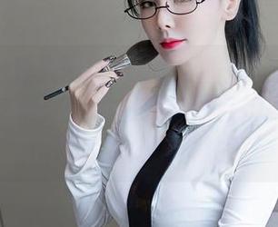 Xiuren秀人网 – tina_甜仔作品在线——路过这里，请享用我这颗自拍控的心意！莓莓奶奶出没注意