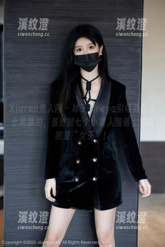 Xiuren秀人网 - 林子欣reya引领最新迪士尼旅拍，虽然被七个小矮人围着，她依然是“女王”！