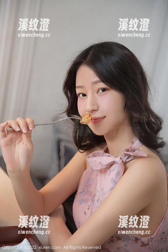 Xiuren秀人网-苏苏阿 Xiuren秀人网 - 苏苏阿的旗袍,原图华丽到犯规,壁纸选手也得败下阵来。