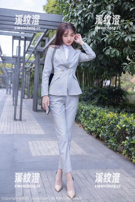 Xiuren秀人网-金妍兮Saki Xiuren秀人网 - 看金妍兮Saki的透明作品,这无圣光写真太会拿捏情绪,让我有点说不清。。。