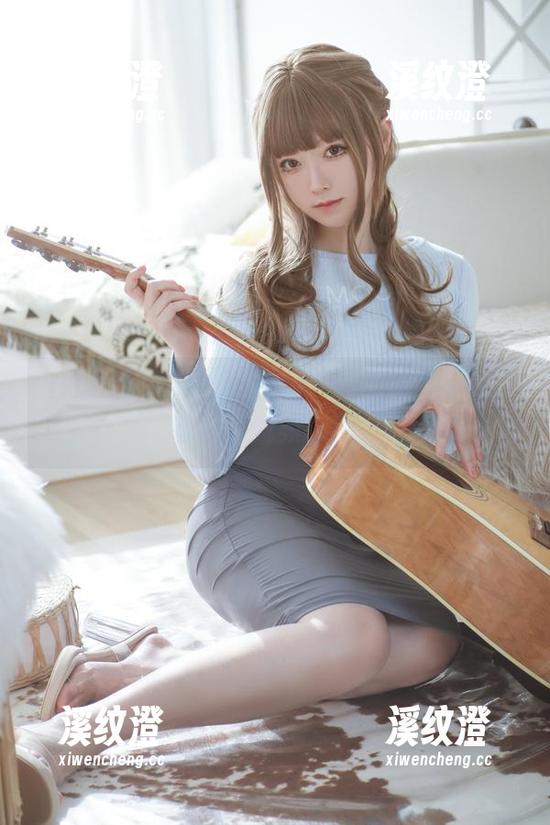 又见asagiriai(爱ちゃん)的新比基尼美图，真心觉得更新频率是个好事啊！