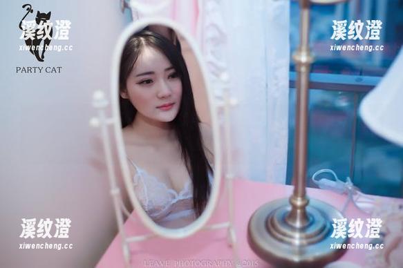 partycat轰趴猫-陈雅漫 partycat轰趴猫 - 陈雅漫的短裤写真,像风一样自由,却又藏着微微的暗示。