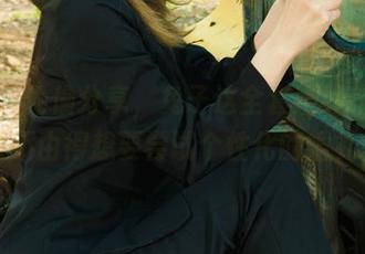 丽柜 – 偷偷分享，兔子这全套婚纱作品让人不由得想要尝试个性化的婚礼。