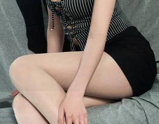丽柜 – 雪糕的新写真更新，黑白之间的微妙平衡。