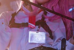 伊喵君_Nya的私房来源于《蔚蓝档案妃咲》，这画面真让人忍不住瞄一眼。