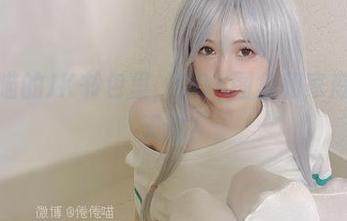在倦倦喵的JK书包里，COS图集和家庭作业是天敌？