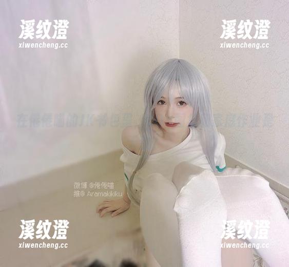 在倦倦喵的JK书包里，COS图集和家庭作业是天敌？