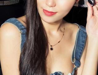 克拉女神 – 记得那件在阳台上晾了整整一晚的白衬衫？芝月来更新了！期待摄影师大显神威，进来瞧瞧吧！