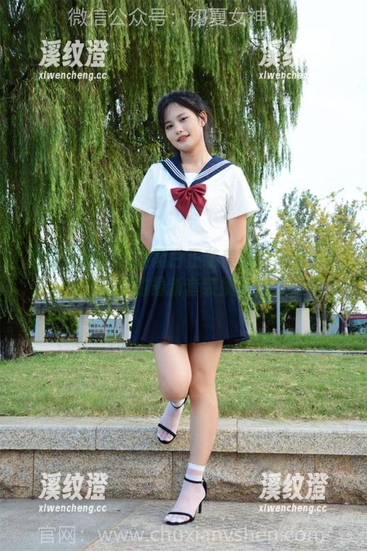 初夏女神 - 柒柒黑白正装美图：不看一定后悔的最新套装展示！