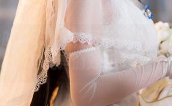 前羽rr的夏天作品，眼睛每次滑过都好像在撞见一种无声的对话，蛮有趣的。