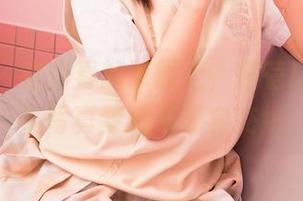 嗲囡囡 – 在青春的草原上，伊蓓Eva的奶牛写真梦想与现实交织