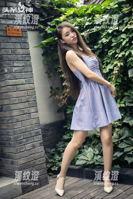 头条女神-刘瑾希 头条女神 - 刘瑾希的礼服美图:我能认真吗?