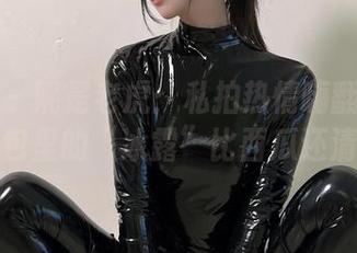 微密圈 – 妮是老虎：私拍热情嗨翻夏季！图包里的“冰露”比西瓜还清凉