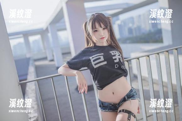 宅夏yoko 一张宅夏yoko的吊带写真,小撇步:如何在家里也能显得很酷,随便看看呗。