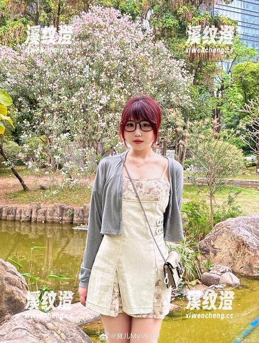 在宝儿mysterial的民宿照片前观望，顺便自嘲一下：我还真是累赘的存在呢！