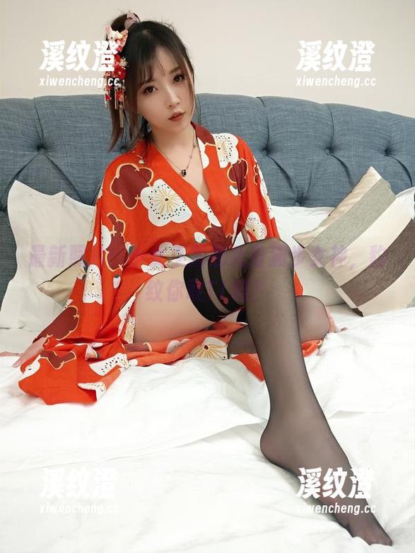 最新照片：小女巫露娜化身猫步女神，豹纹你敢TL吗？