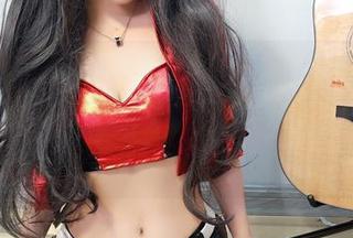 “小女巫露娜”最新写真，吊带不再只是小清新的代名词，竟然还有这么多…细节？！