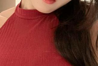 微密圈 – 原图和套图里的小玉吃果冻：黑色睡衣下的微妙张力
