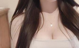 微密圈 – 观察小玉吃果冻：这位秘书似乎在向我们发送什么信号？