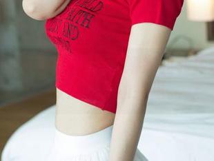 尤果网 – VIP待遇：尤娜娜的死库水套图，带点微妙的挑逗。