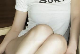 尤果网 – 漫步在泳池边的洒脱，陈柳溪的新图库，等你懂得去下载。
