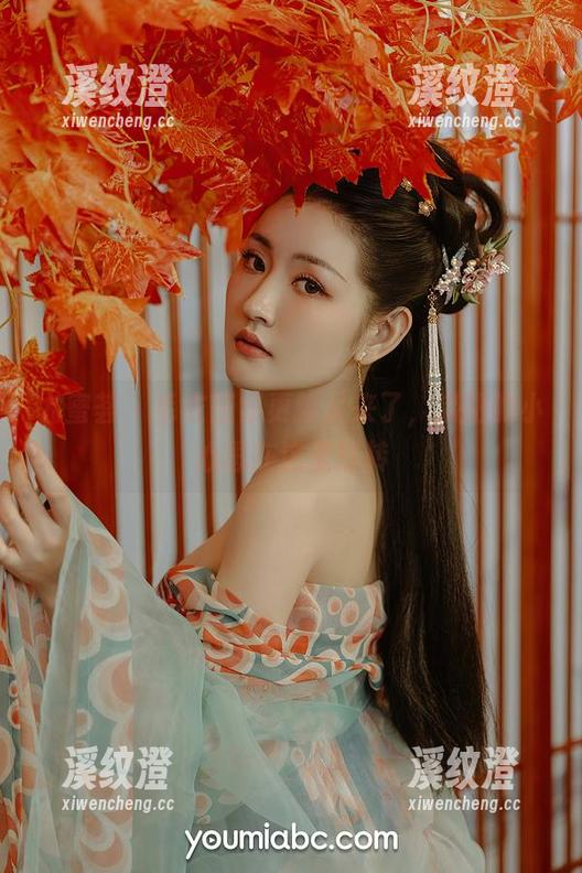 尤蜜荟-易阳 尤蜜荟 - 毛衣图集更新又来了,易阳的小心思在这里打转