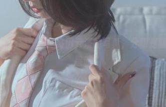 如果私拍可以有潮汐，那岛田云溪的写真，分明是暗涌中的小怪兽呐