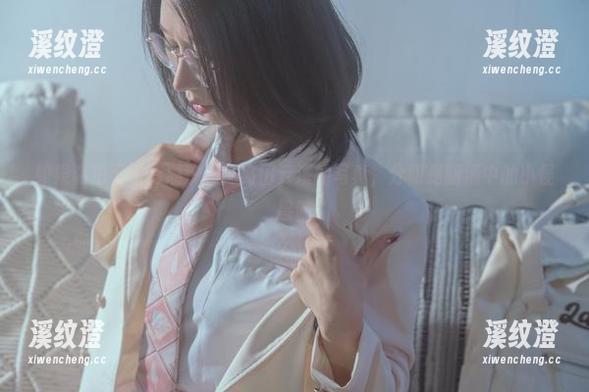 如果私拍可以有潮汐，那岛田云溪的写真，分明是暗涌中的小怪兽呐