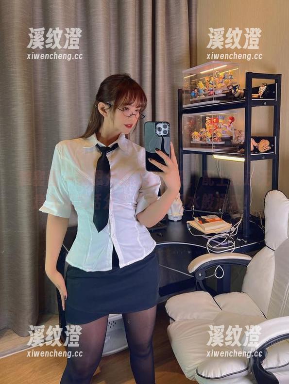张思允 微密圈 - 张思允的红裙合集,配上我这无意义的废话分享总是如潮水般涌来!