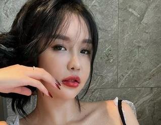 微密圈 – 测评：张鑫baby是怎样的护士？需要一张免费写真来验证！
