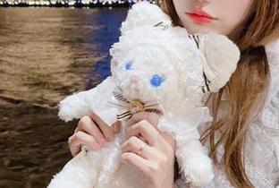 白色诱惑：看彩芸_Nebula无懈可击的原图，终于理解了什么叫“素颜胜雪”！