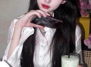 怡子yiii的短裙私房写真，看一眼我就要想象一万种搭配，真没事干。