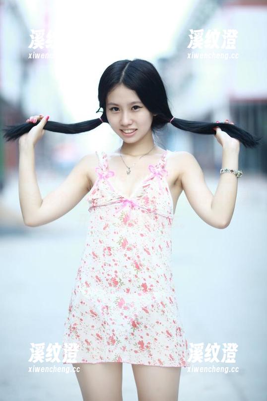 推女神-施忆佳 推女神 - 施忆佳versus和服,原图里她完全是个优雅的“书法家”,图册倒像是开了一本时装杂志。