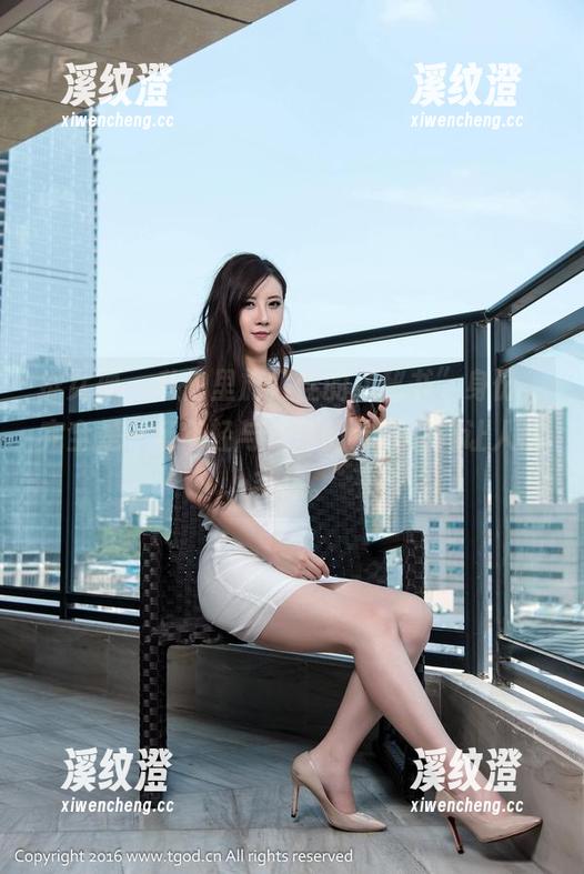 推女神-施忆佳 推女神 - 私拍里施忆佳的“秘书”身份,完全是一场年轻与成熟的混搭,总让人想多想。