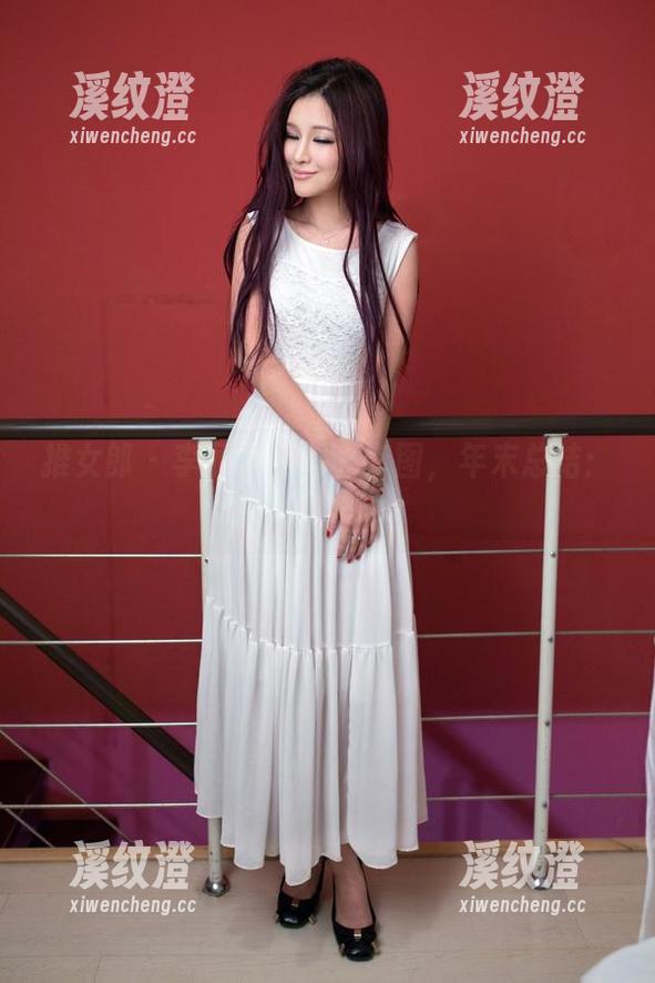 推女郎 - 李丽莎的油亮套图，年末总结：光浩浩荡荡！