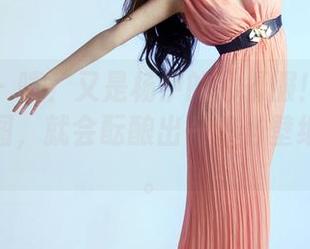 推女郎 – 咦？又是杨伊的体操服！每次看到这原图，就会酝酿出一堆当壁纸的想法。