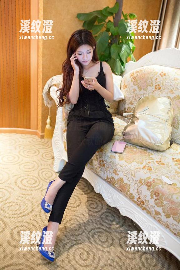 推女郎 - 王李丹尼最新的美图，毛衣穿得像一团云，软软的，真不错！