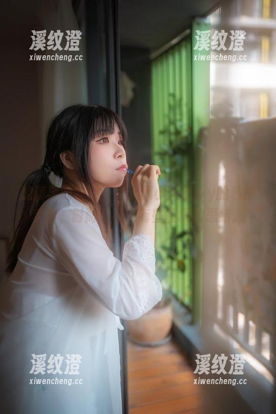 加藤惠的视角下，无颜小天使wy的私拍套图，时而又让人有些模糊的思绪。