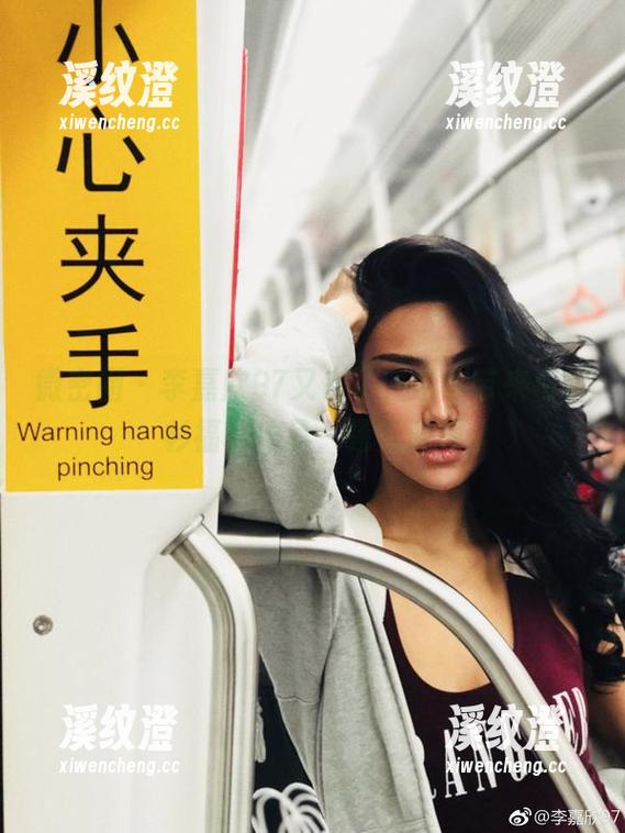 李嘉欣97 微密圈 - 李嘉欣97又来了,给你带来白衬衫福利作品,骚气满满