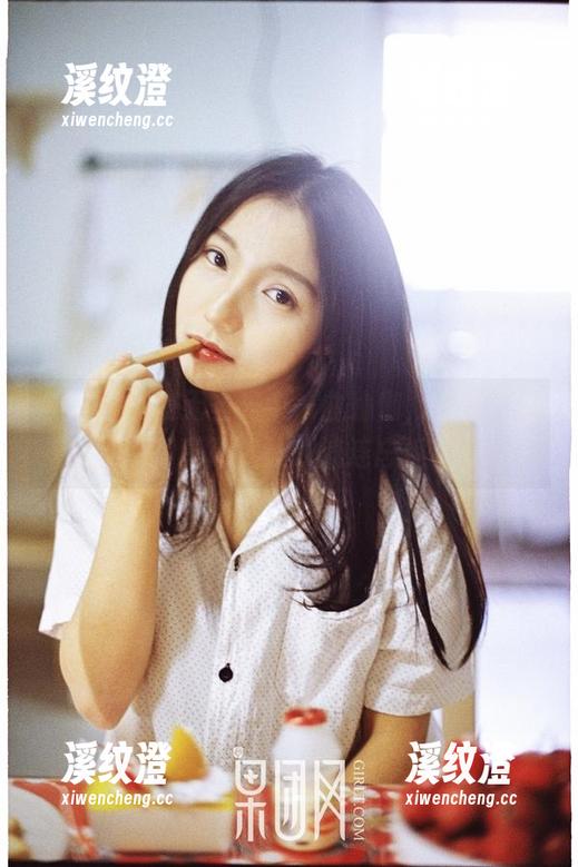 果团网 - 在无圣光中一曲瑜伽，松果儿的写真简直让人流连忘返