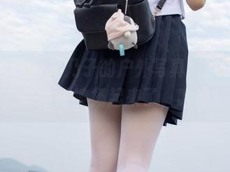 森萝财团 – 乃乃子的户外写真，风太大了，真怕她被扬起来了，哈哈。