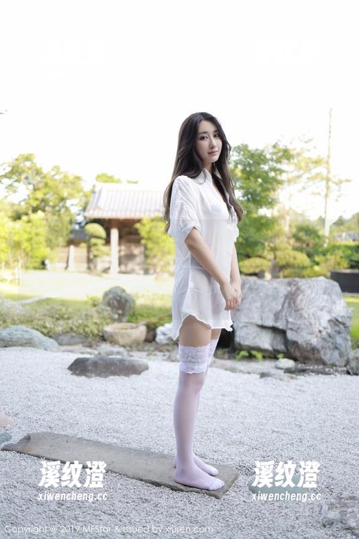 模范学院-Wendy智秀 模范学院 - 套图呈现,Wendy智秀和她的毛衣似乎在窃窃私语,透着一丝小心思,怪不得反复看。