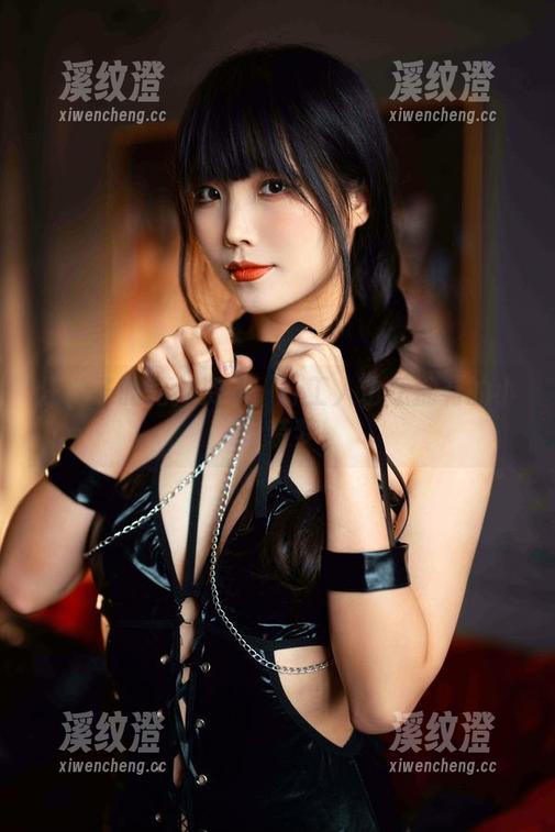 汪知子 汪知子的私拍资源:打工人也想拥有的小套装梦