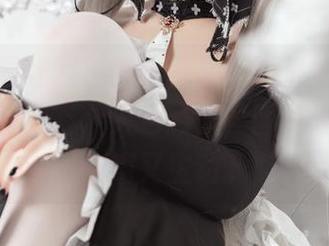 这张原图让我不得不承认，猫田圣奈奈的御姐造型太有个人色彩了，图片里的神态饱满又生动。