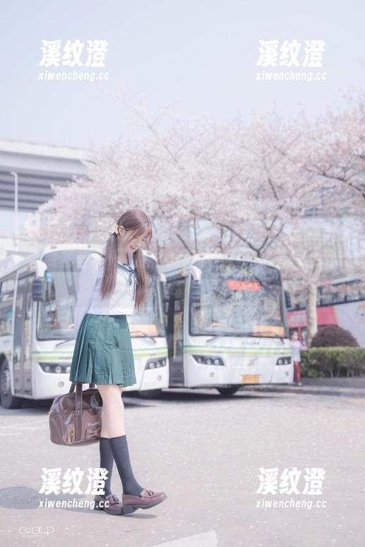 免费套图？王羽杉的散图似乎藏着点小心思。